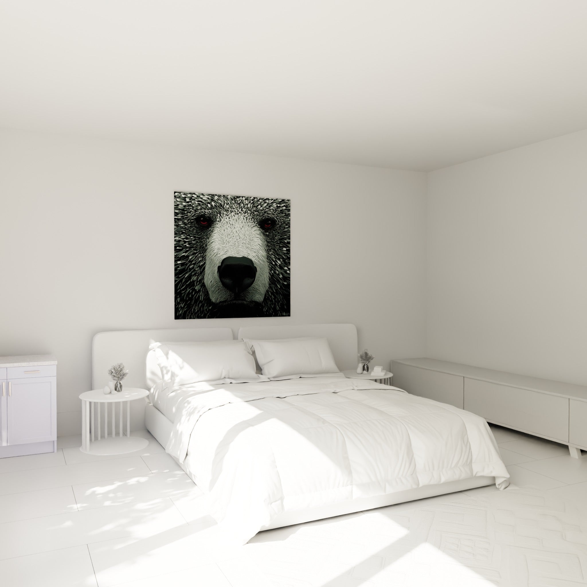 Museau d'ours brun aux yeux rouges et pelage anthracite, accroché au-dessus d'un lit dans une chambre claire