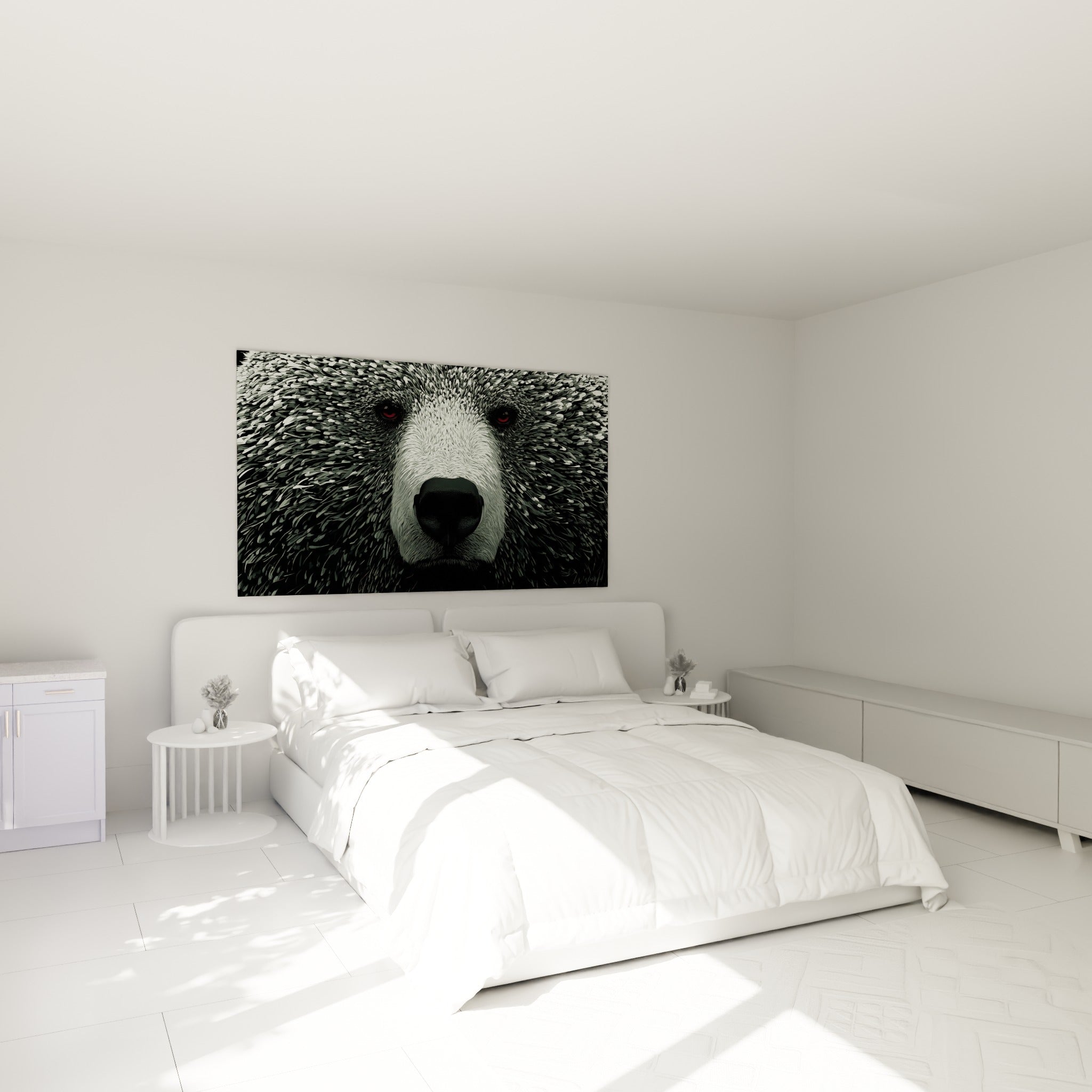 Museau d'ours brun blanc et noir aux yeux rouges au-dessus d'un lit dans une chambre claire