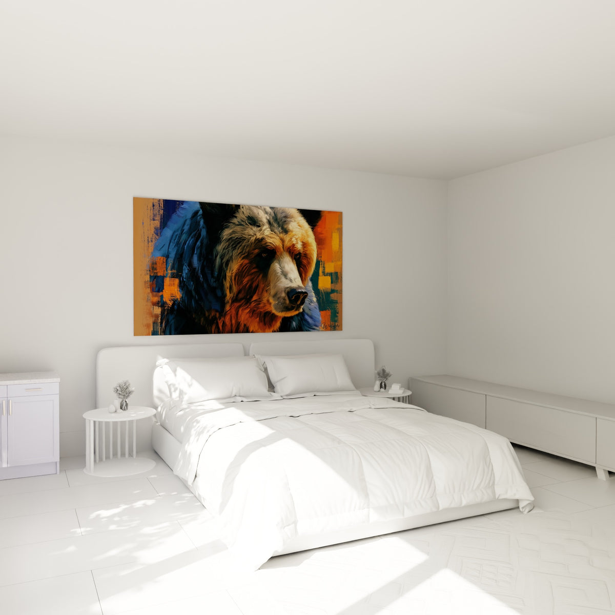 Portrait d'ours brun fauve et anthracite, accroché au-dessus d'un lit dans une chambre claire