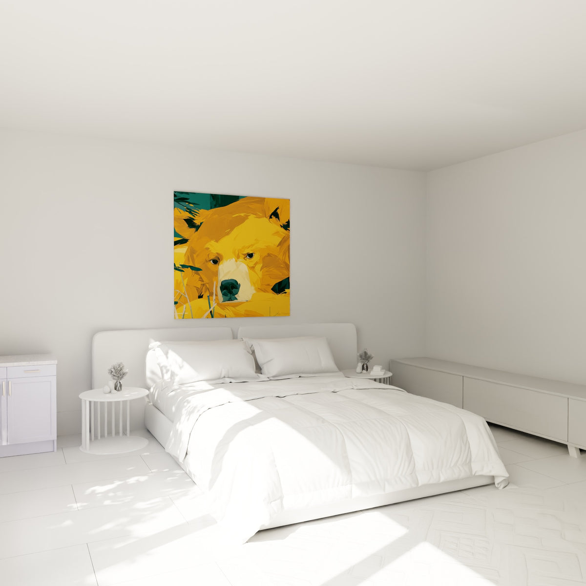 Ours brun fauve aux yeux sombres accroché au-dessus d'un lit dans une chambre claire