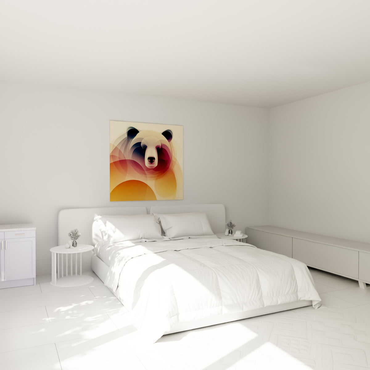 Museau clair et pelage bordeaux de l'ours brun accroché au-dessus d'un lit dans une chambre claire
