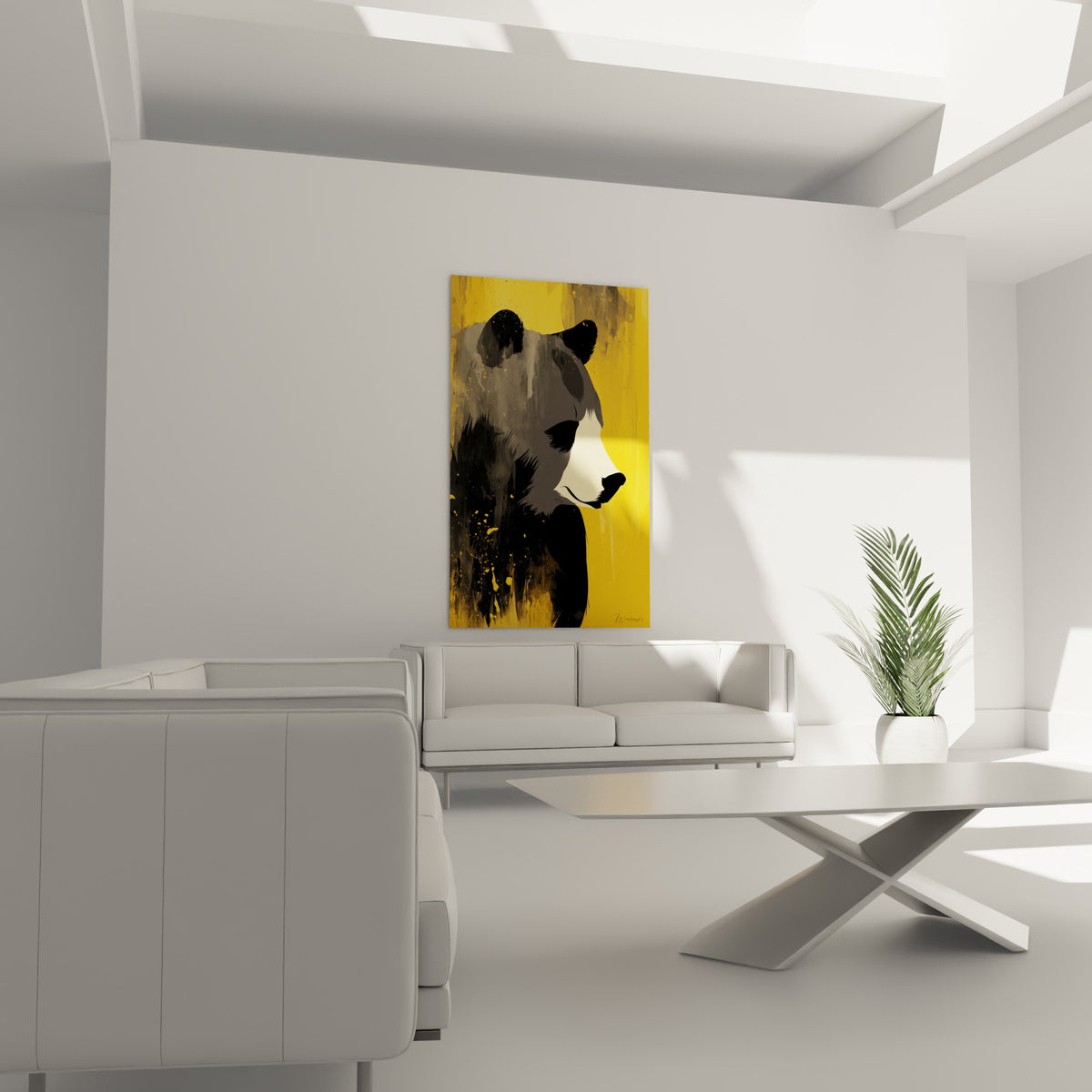 Profil d'ours brun crème et noir sur fond doré, placé au-dessus d'un canapé dans un salon lumineux