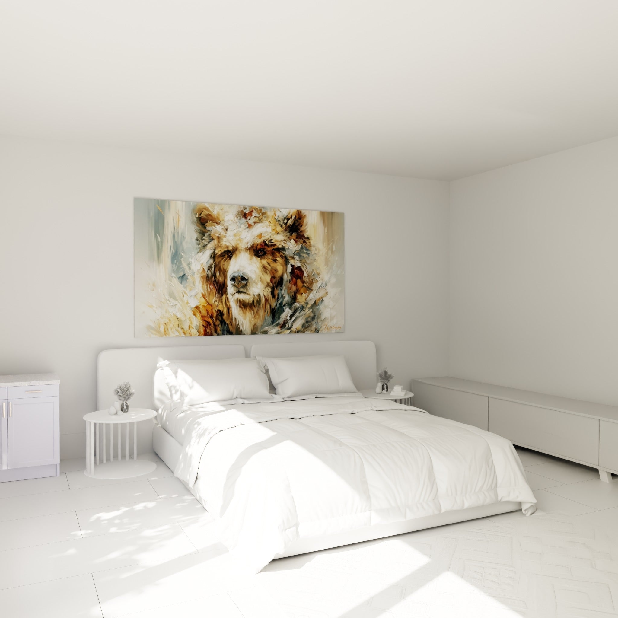 Museau d'ours brun ocre et gris accroché au-dessus d'un lit dans une chambre claire