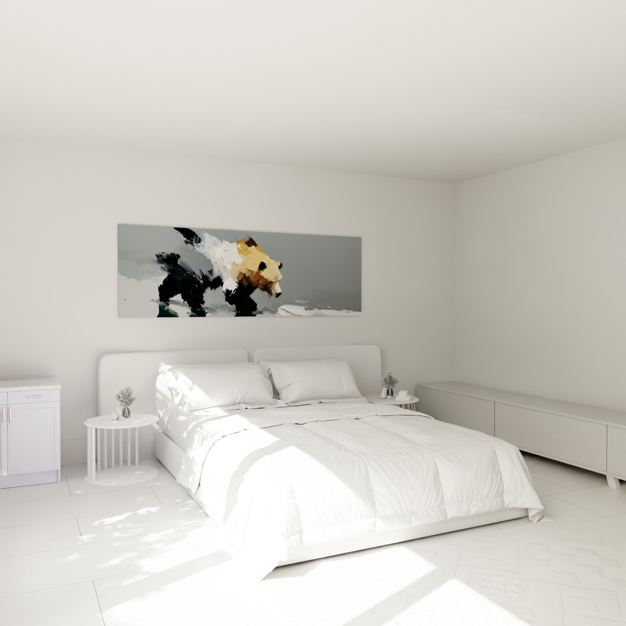 Silhouette massive d'un ours brun ocre et gris accrochée au-dessus d'un lit dans une chambre claire