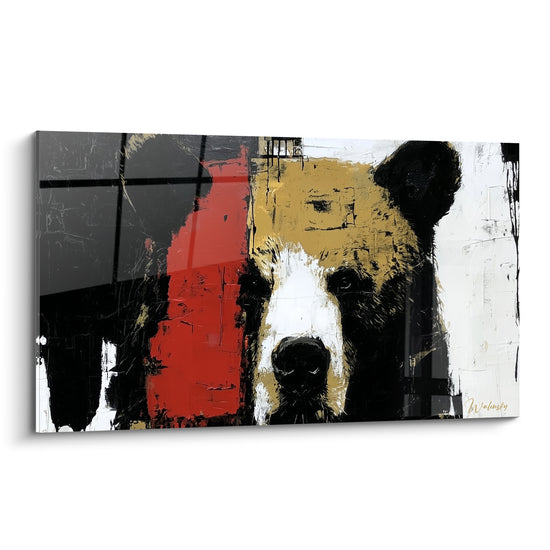 Ours brun au regard intense, fourrure ocre et museau noir, fond rouge et anthracite fragmenté