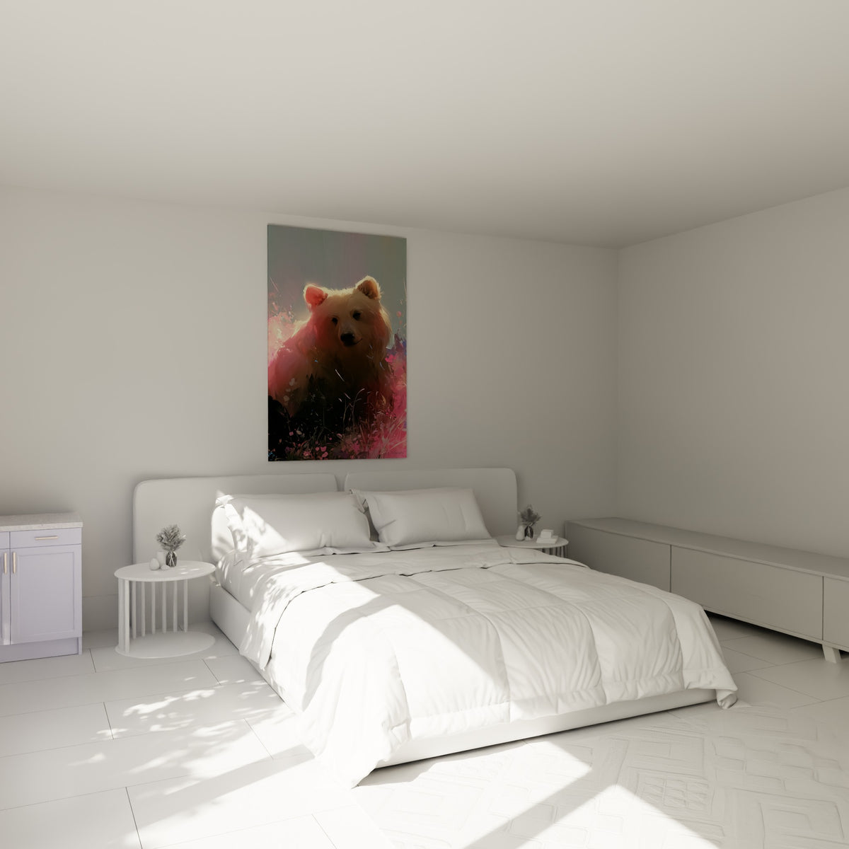 Silhouette d'ours brun crème et rose au regard doux, accrochée au-dessus d'un lit dans une chambre claire