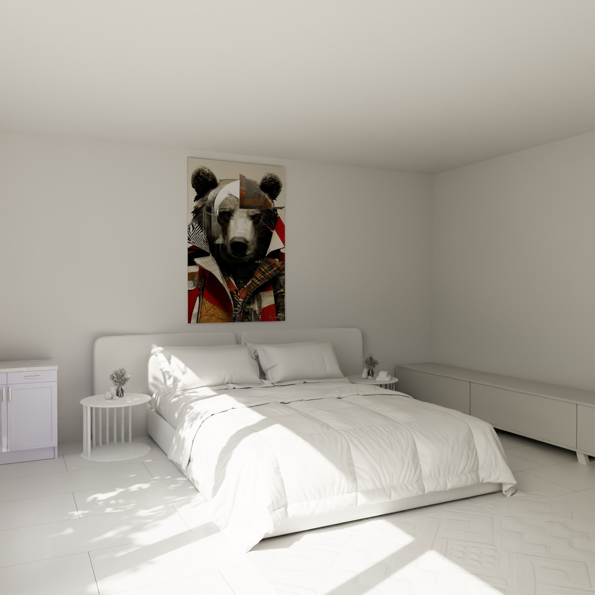 Portrait d'ours brun en veste rouge et beige accroché au-dessus d'un lit dans une chambre claire