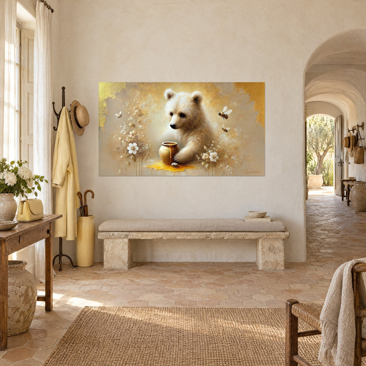 Tableau petit ours ivoire près d'un pot d'ambre aux coulures de miel, fleurs blanches, dans un mas provençal