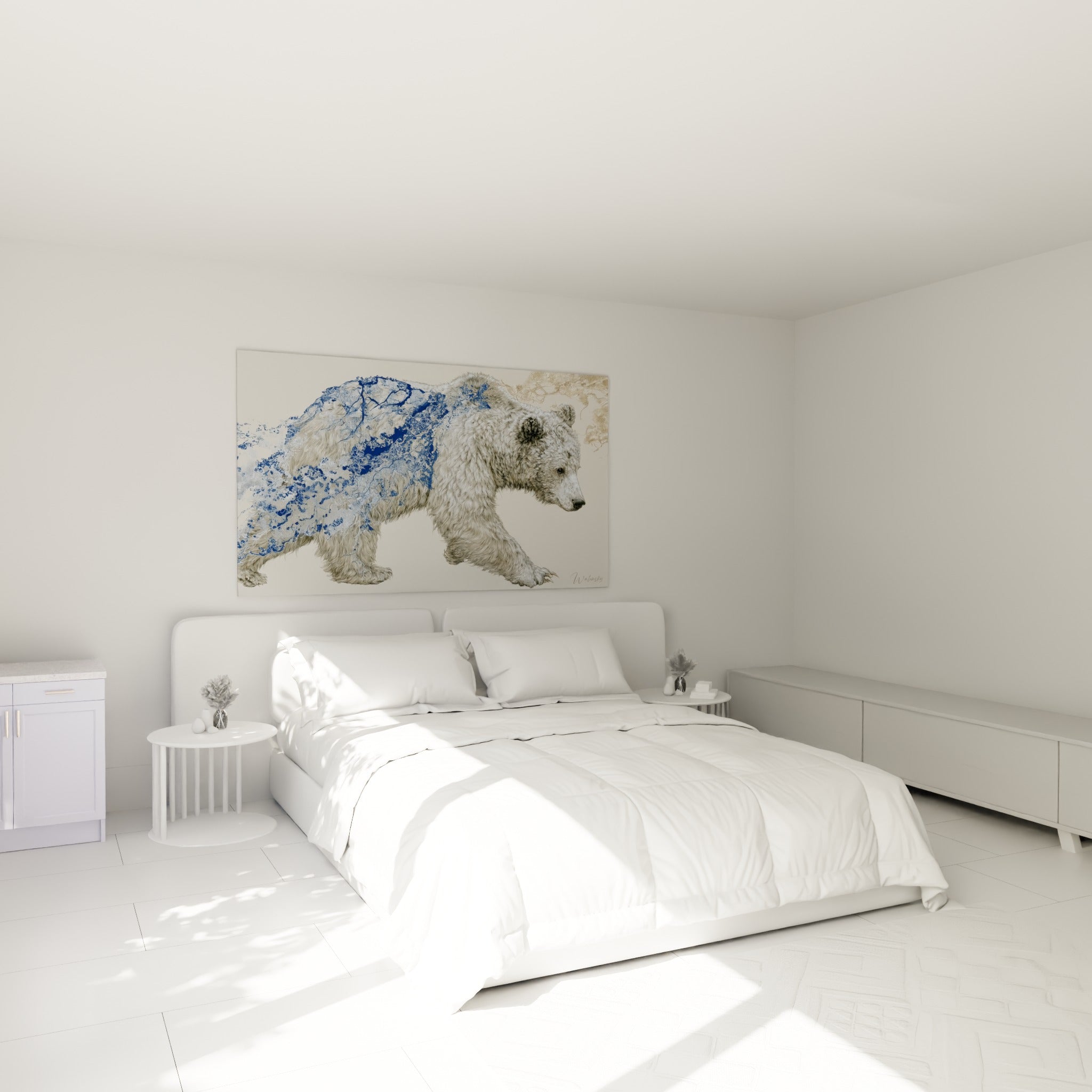 Marche lente de l'ours brun aux ramifications bleu marine, accrochée au-dessus d'un lit dans une chambre claire