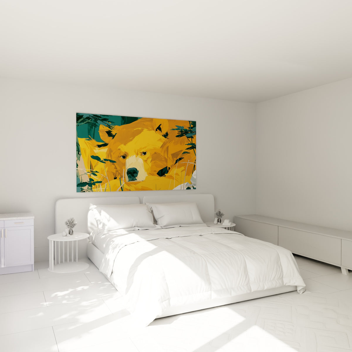 Museau d'ours brun doré et sarcelle accroché au-dessus d'un lit dans une chambre claire