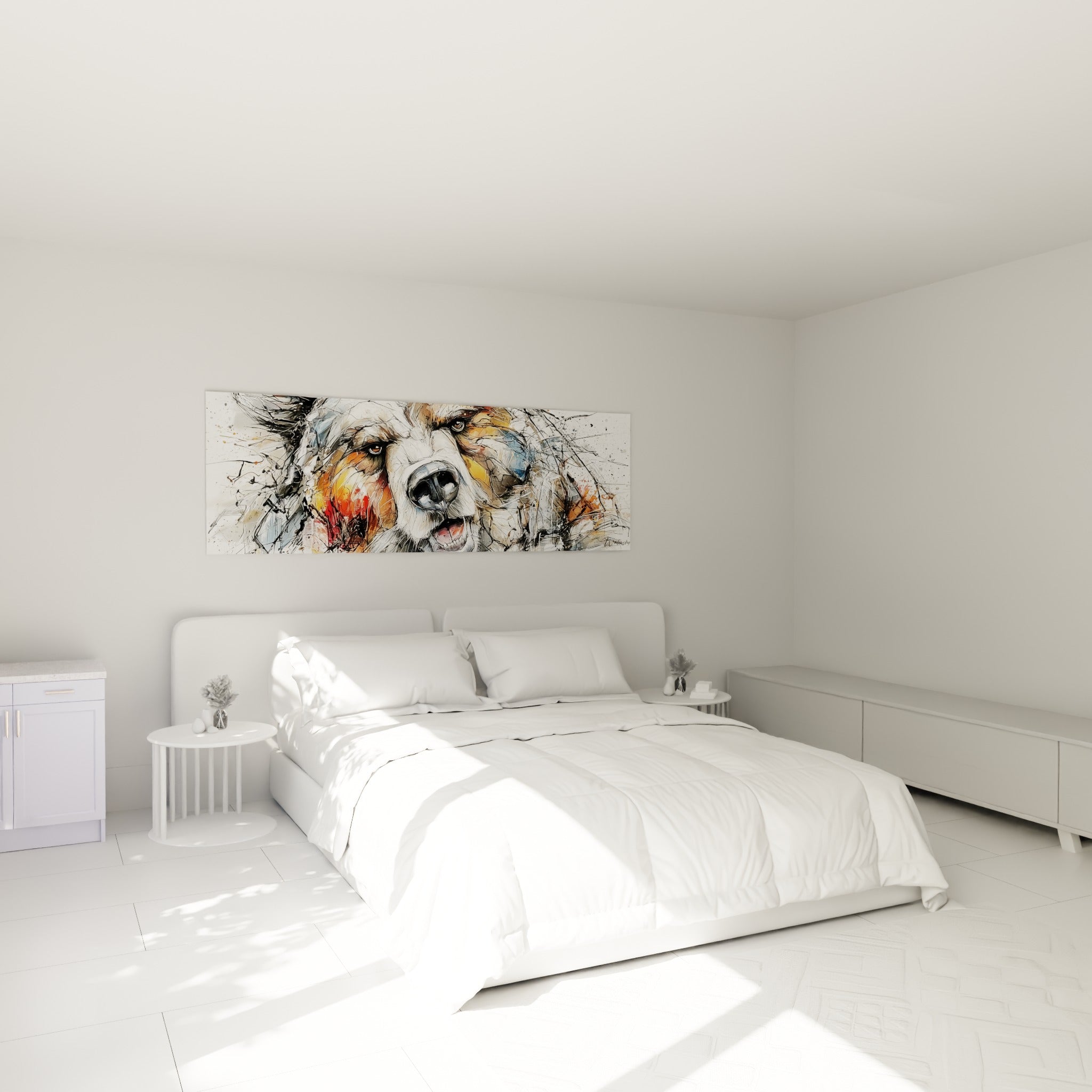 Museau d'ours brun aux tons roux et ocre accroché au-dessus d'un lit dans une chambre claire