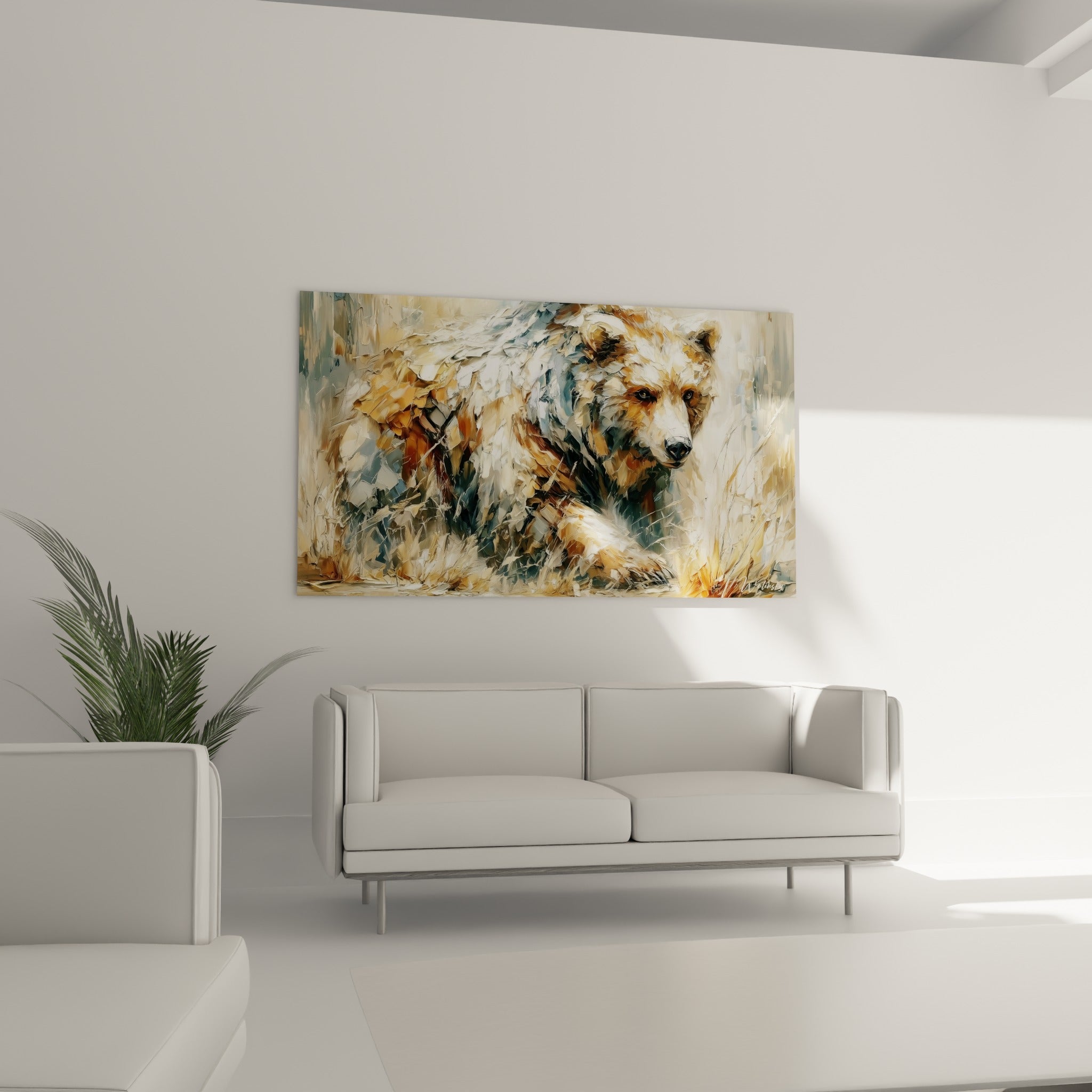 Regard sombre de l'ours brun sur fond ocre et gris, au-dessus d'un canapé dans un salon lumineux