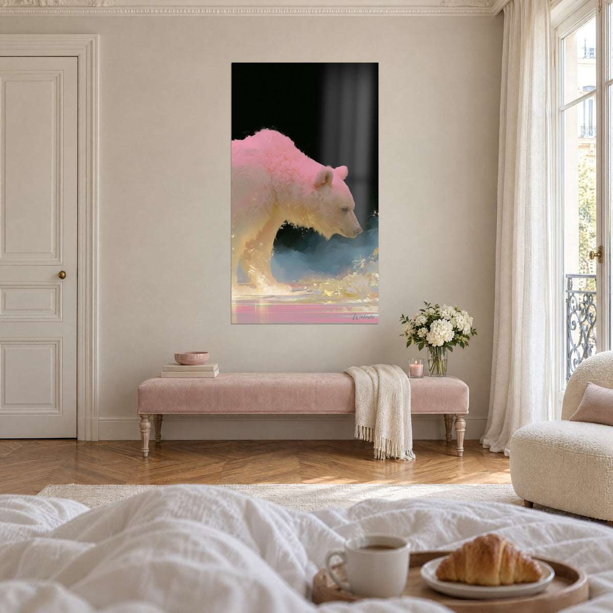 Schilderij grote roze getinte witte beer, poten in het gouden water, diepzwarte achtergrond, boven een bed in een lichte slaapkamer