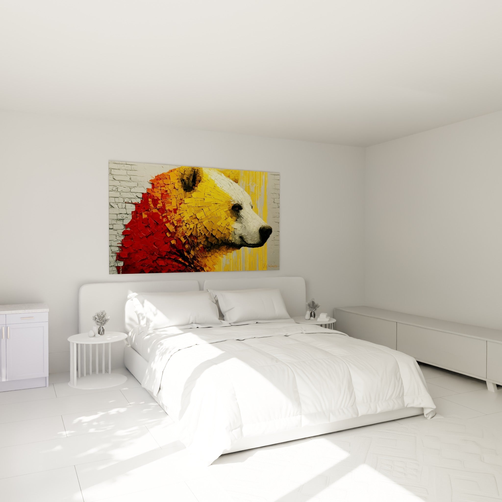 Portrait d'ours brun doré et rouge accroché au-dessus d'un lit dans une chambre claire