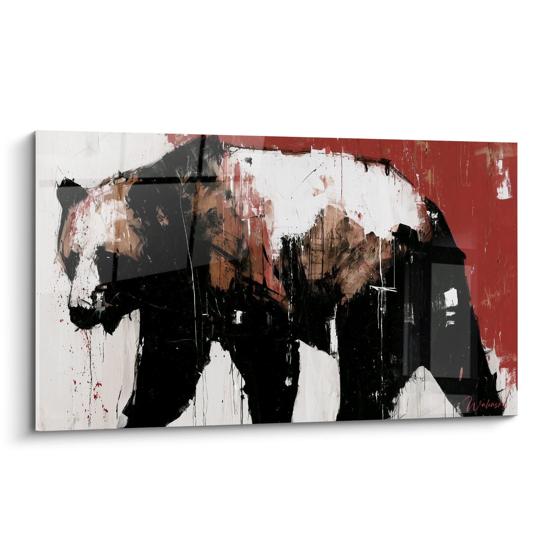 Ours brun en marche, silhouette noire sur fond rouge terracotta et blanc cassé