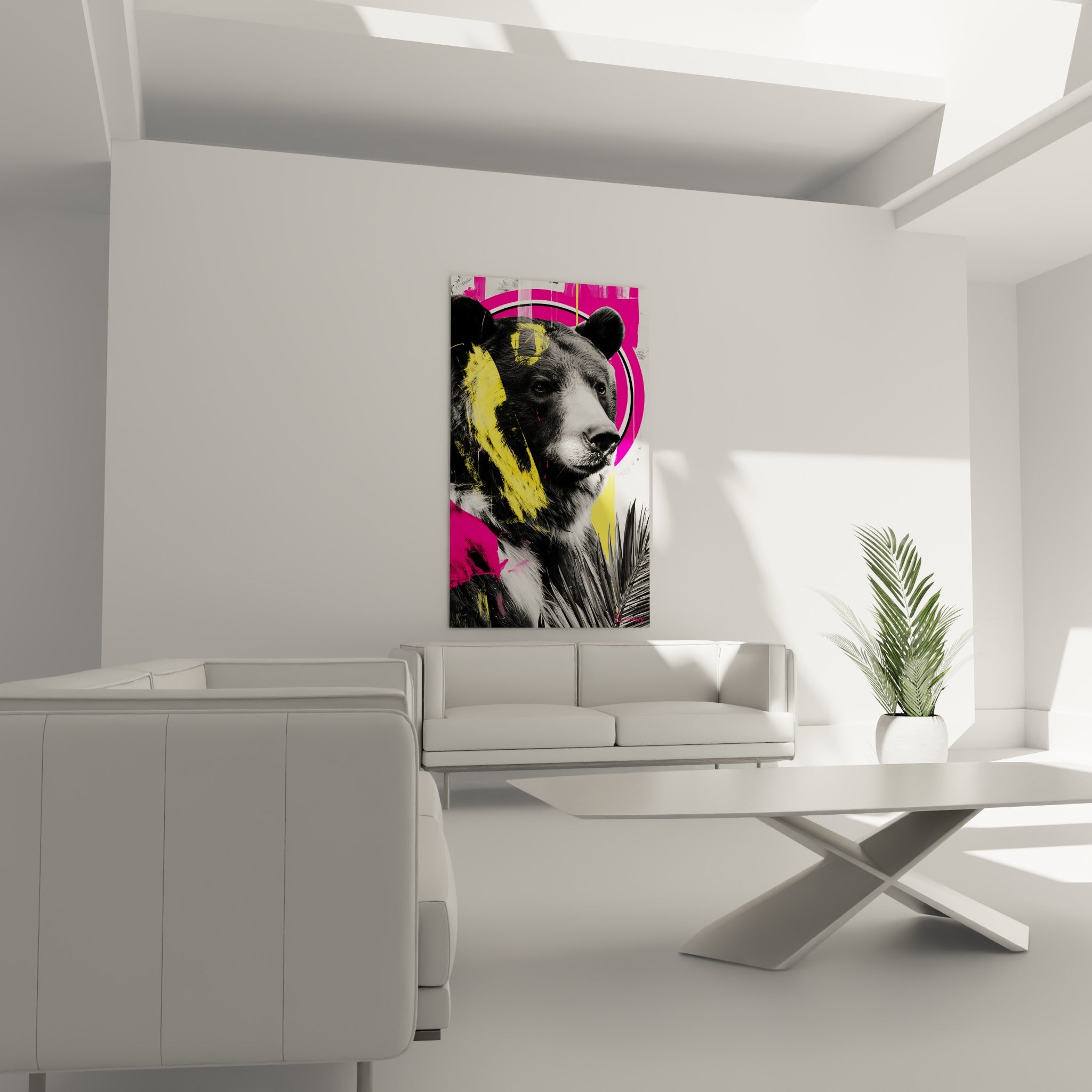 Portrait d'ours brun aux touches fuchsia et jaune citron placé au-dessus d'un canapé dans un salon lumineux