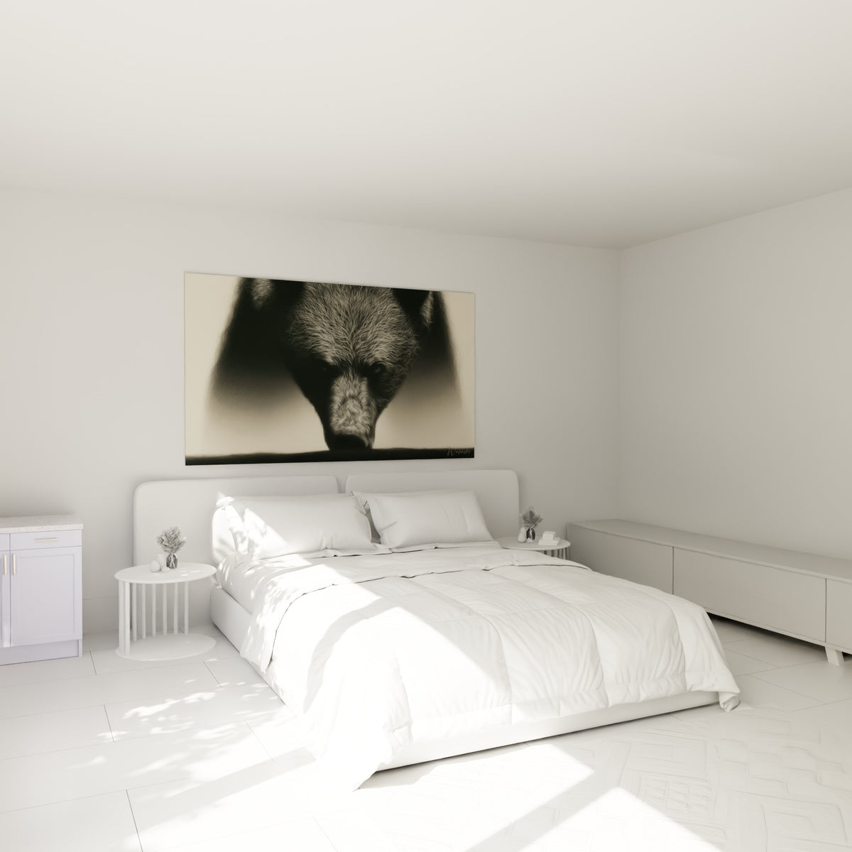 Museau sombre de l'Ours brun aux tons sépia et ivoire, accroché au-dessus d'un lit dans une chambre claire