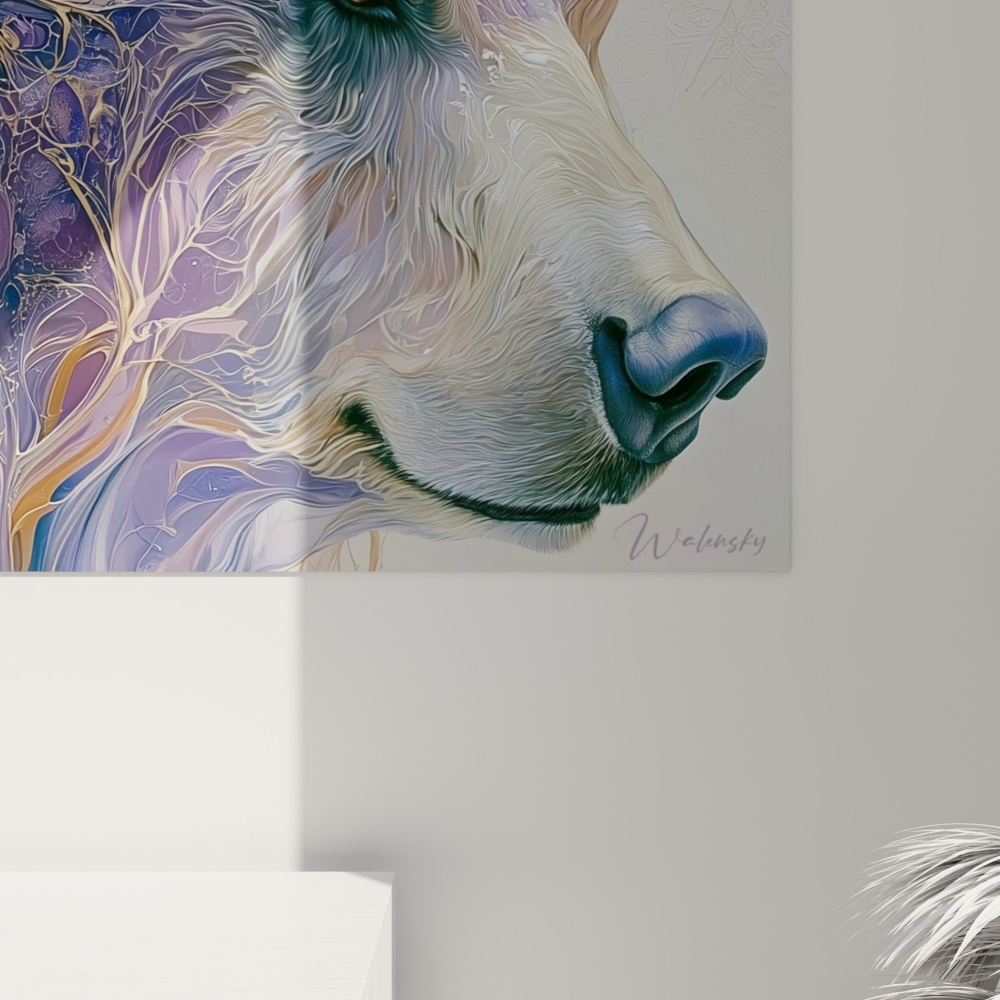 Empâtements dorés et coulures violettes du pelage de l'ours capturés en gros plan sur la toile