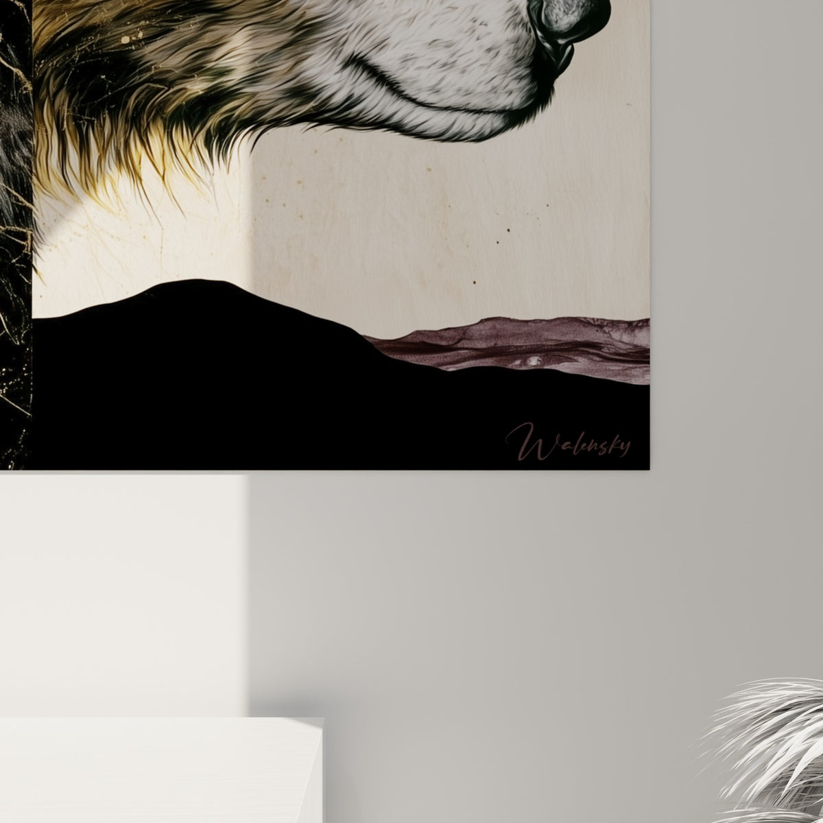Détail du pelage brun et blanc de l'ours, grain doré éclaboussé et veines de marbre noir visibles