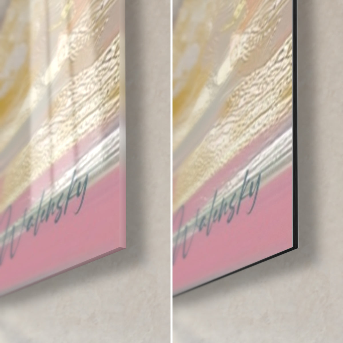 Schilderij roze en crèmekleurige beer, rechteronderhoek: glanzend acrylglas links, mat zwart Dibond rechts, blauwgrijze signatuur