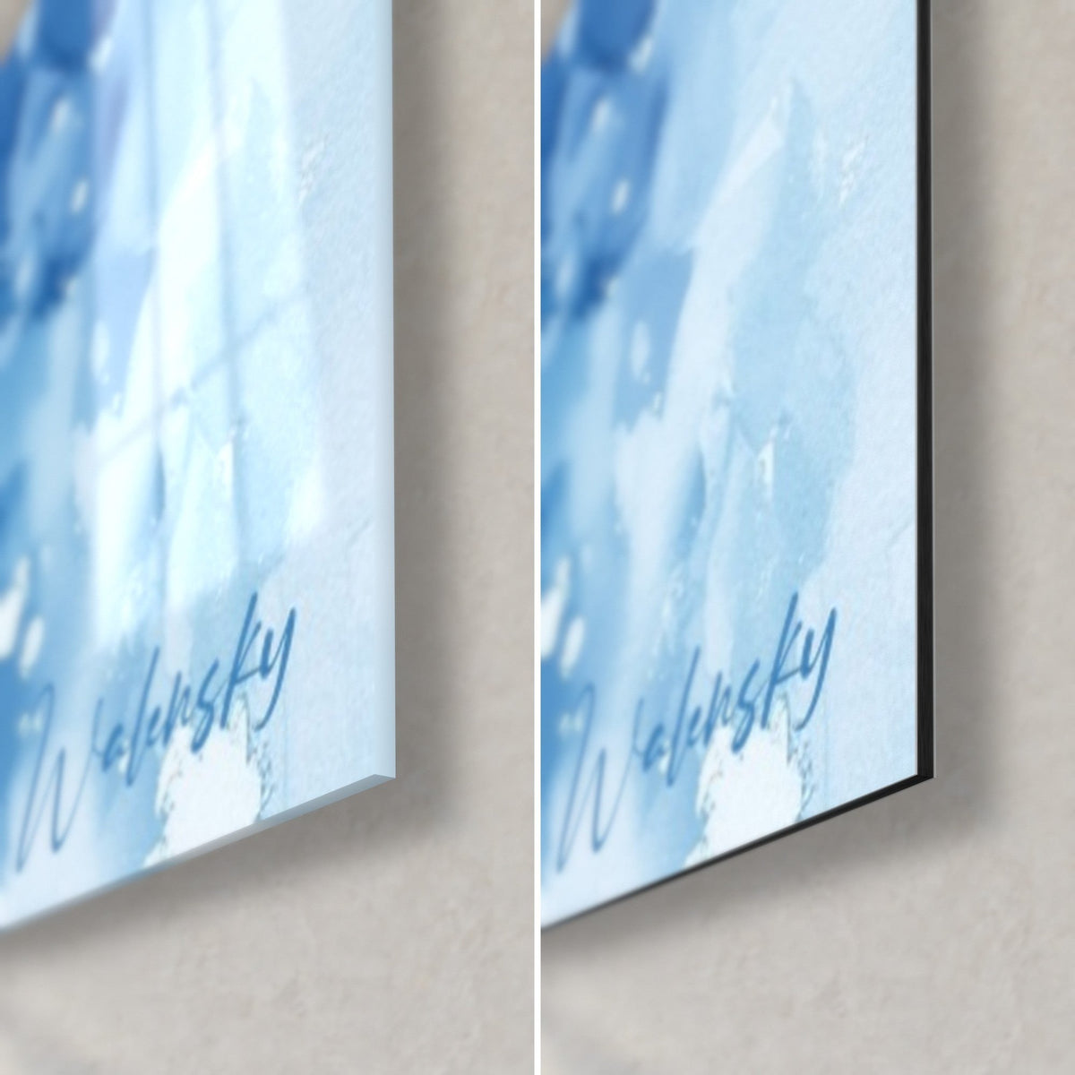 Gemälde Bär in hellblauem Aquarell, untere rechte Ecke: glänzendes Glas links, mattes weißes Dibond rechts, 3 mm Kante
