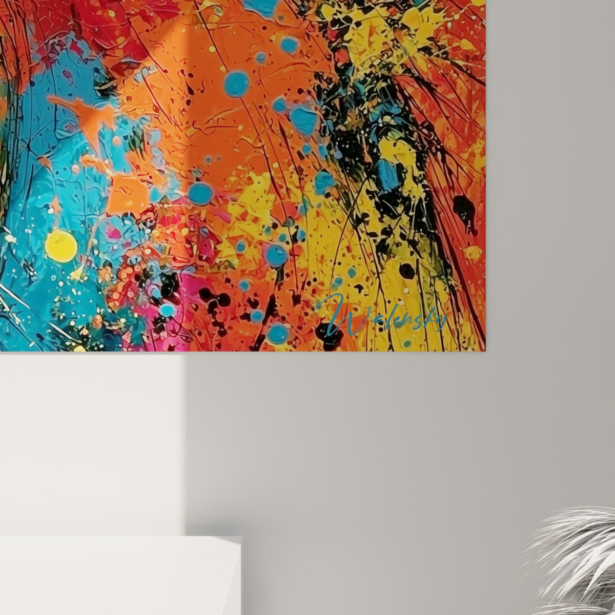 Empâtements colorés du portrait d'ours brun, coulures roses et jaunes se mêlant au grain de la toile