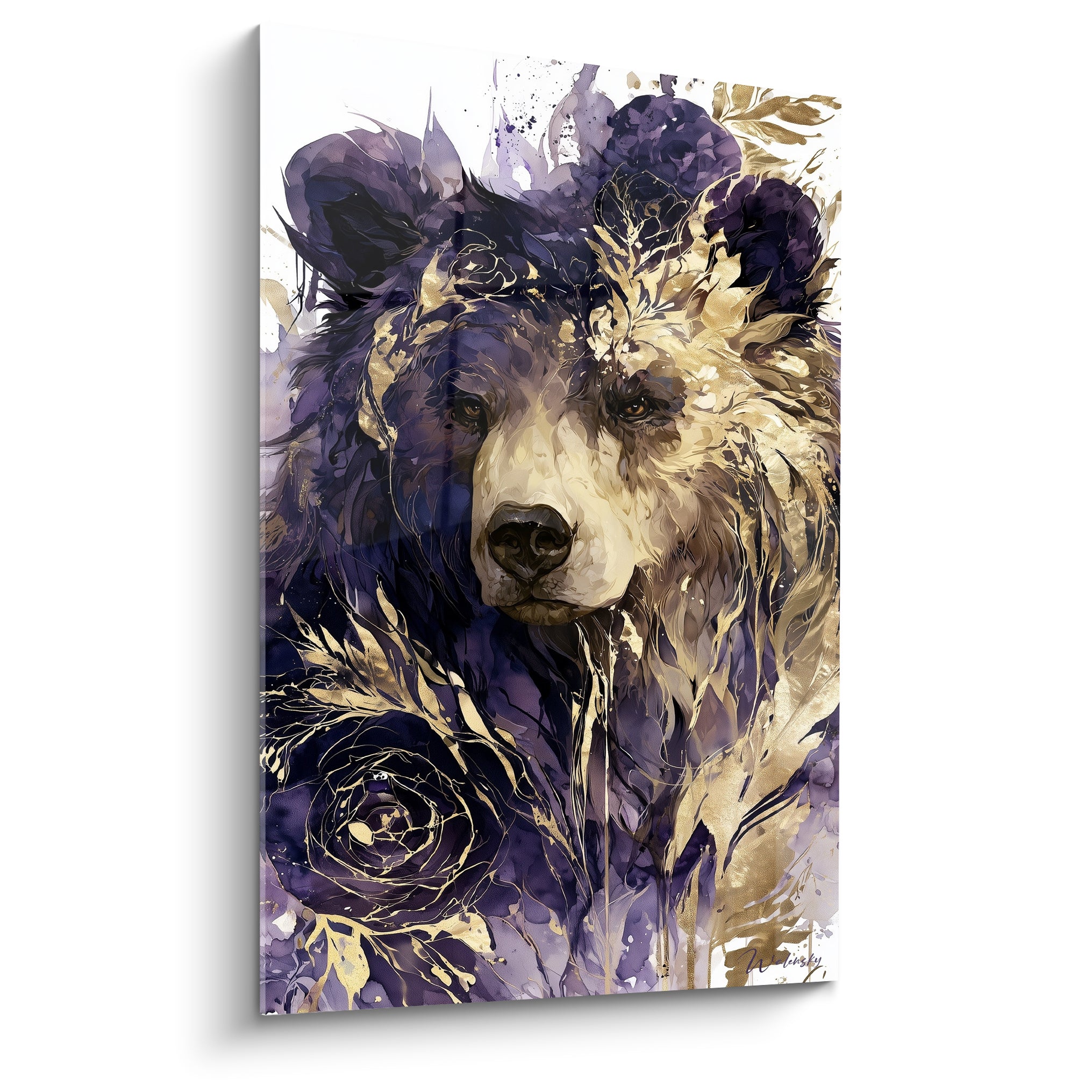 Ours brun paré de roses violettes et dorées, regard doux, fond blanc éclaboussé d'aquarelle