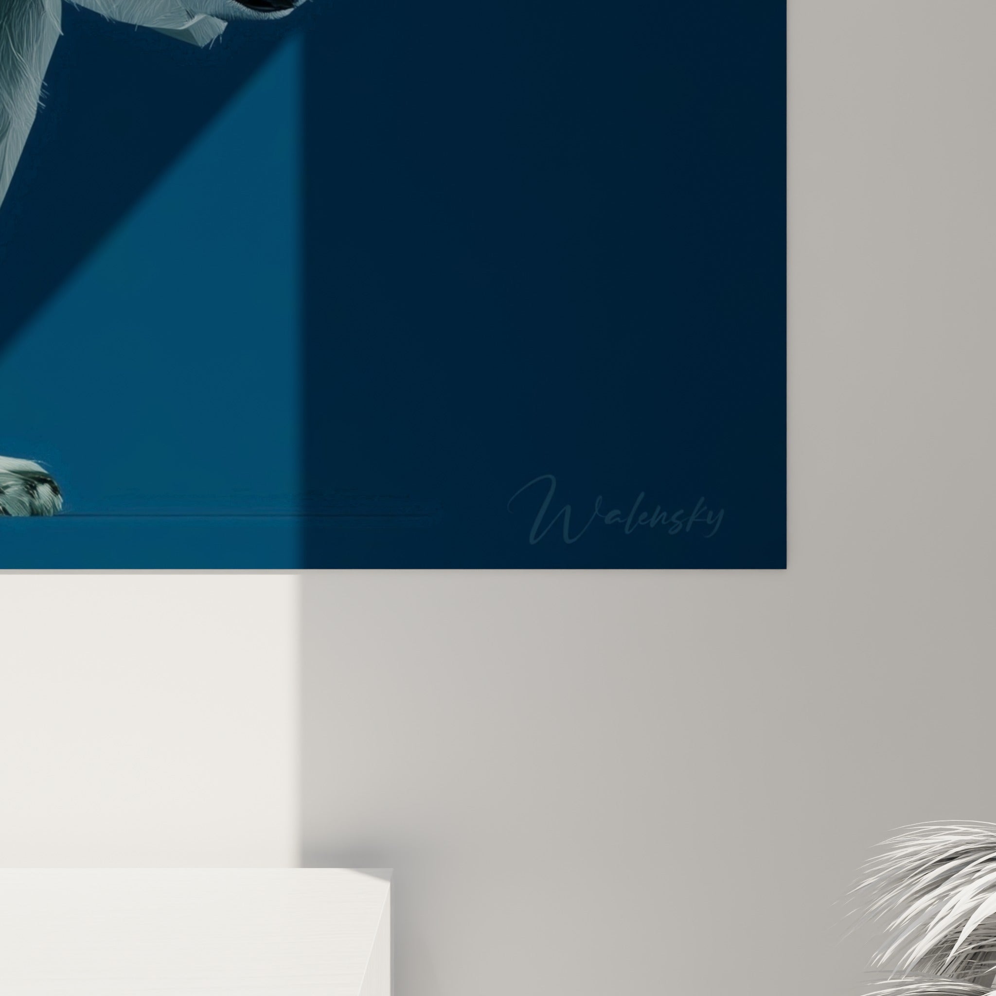 Détail des facettes blanches et bleu nuit du pelage de l'ours polaire, texture cristalline et coulures subtiles