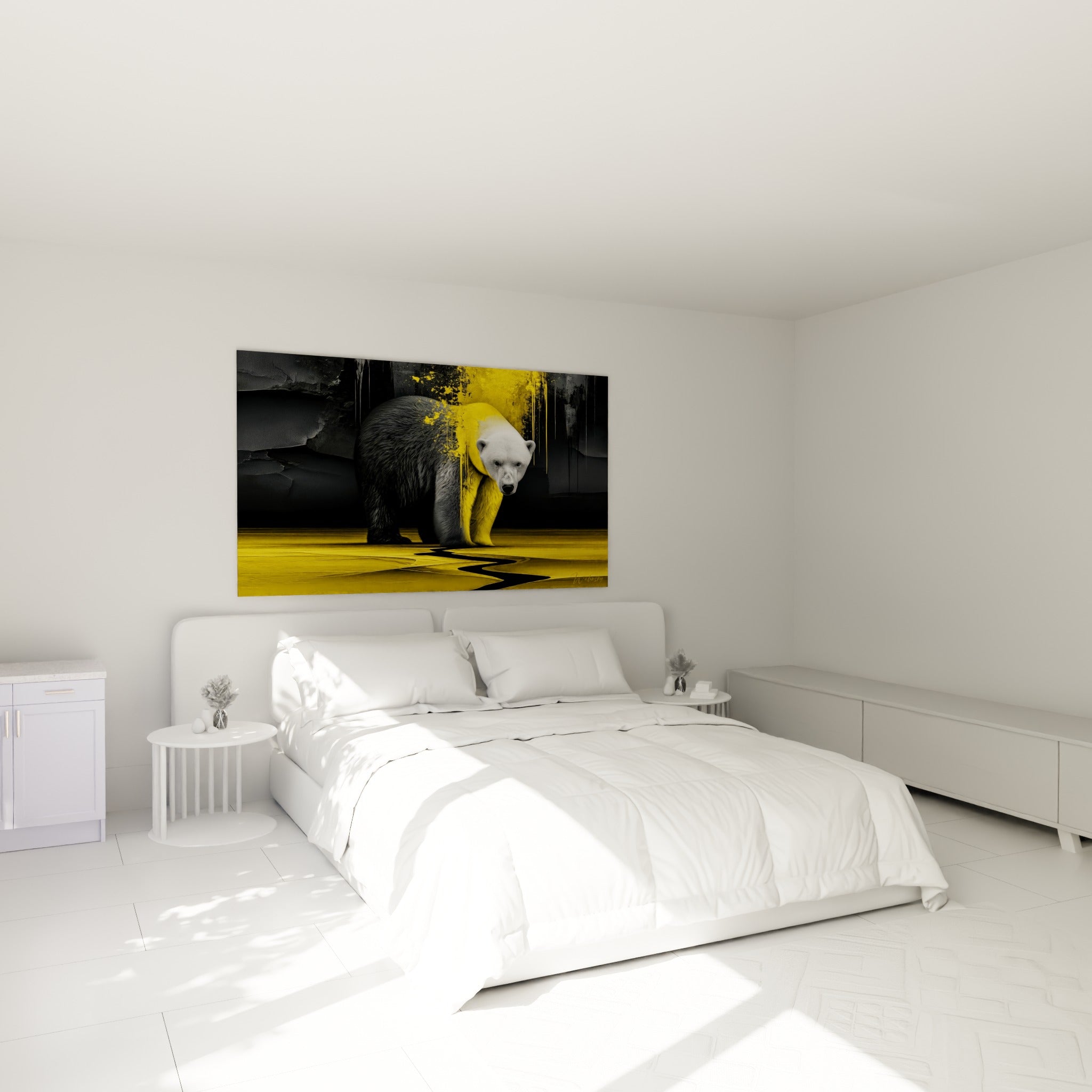 Regard intense d'un ours polaire jaune et anthracite accroché au-dessus d'un lit dans une chambre claire