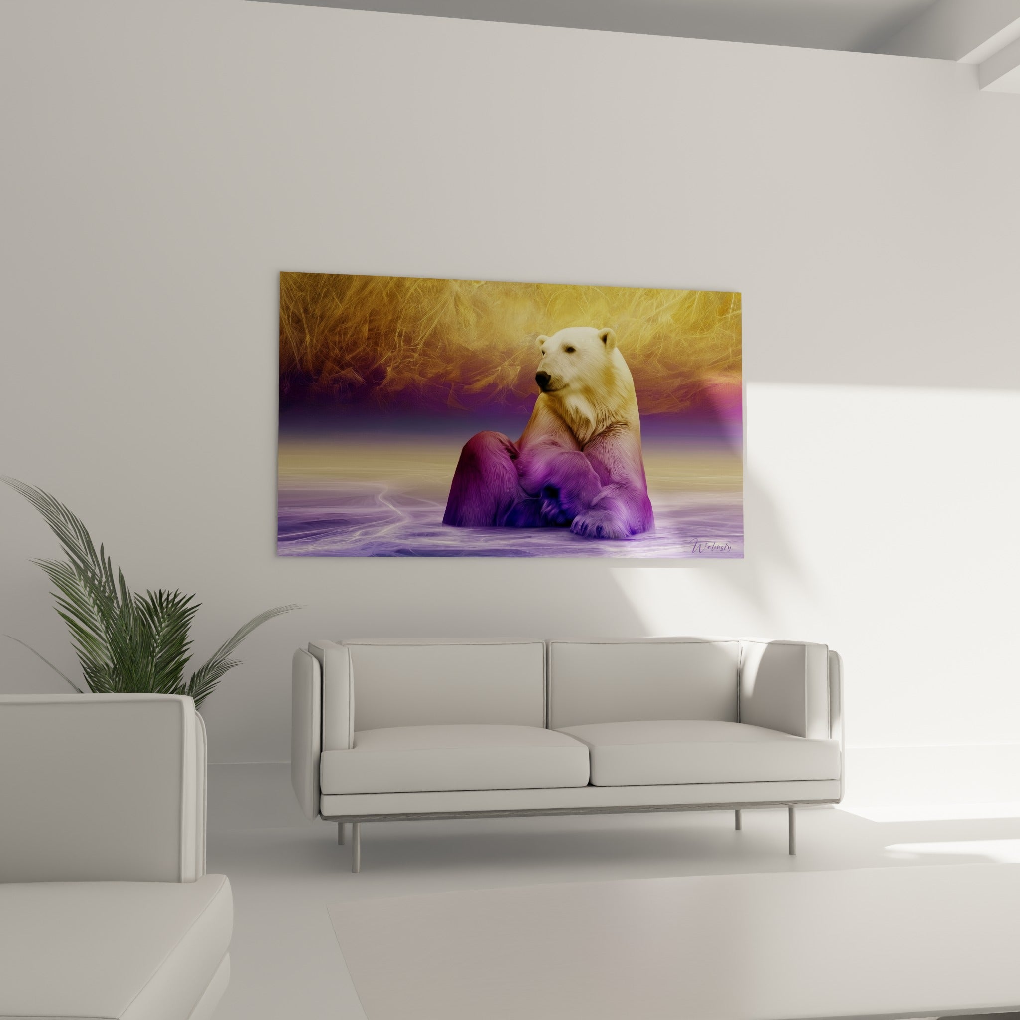 Ours polaire mauve et ocre en pose assise, au-dessus d'un canapé dans un salon lumineux