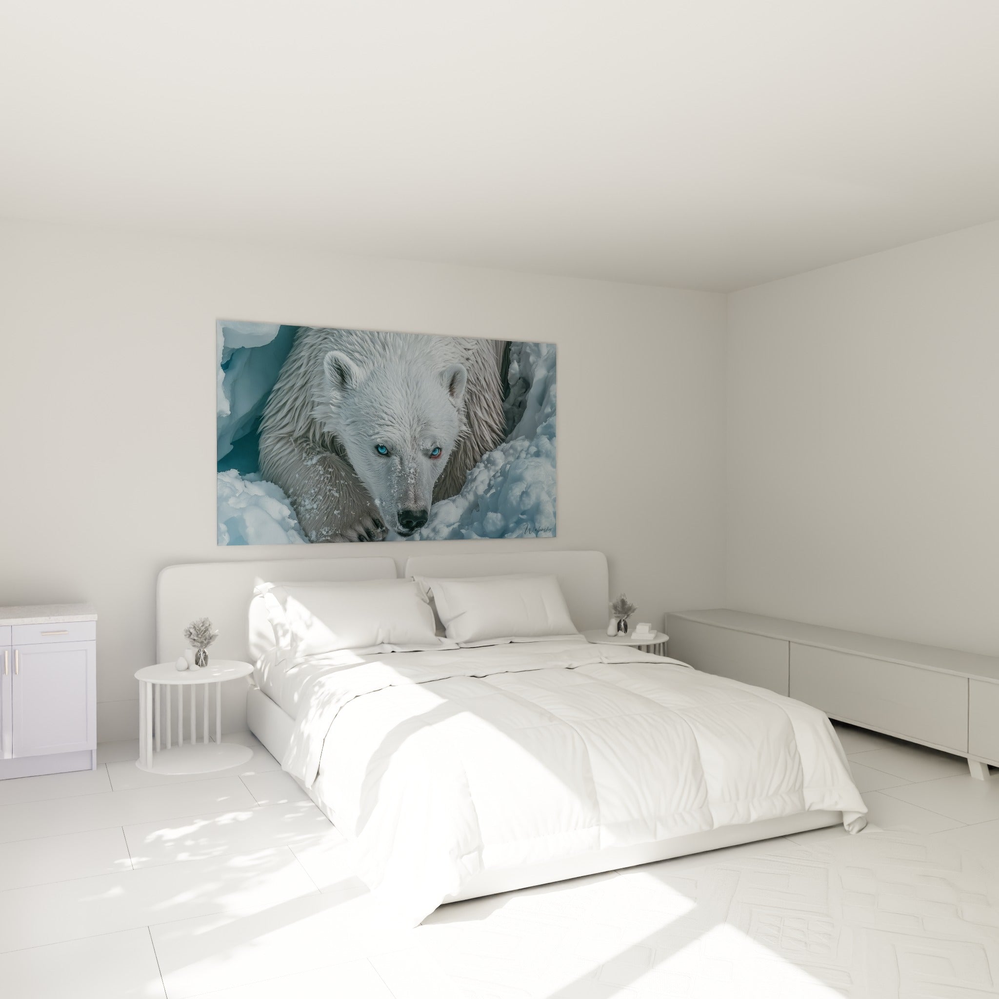 Ours polaire aux yeux bleus intenses dans la neige, au-dessus d'un lit dans une chambre claire
