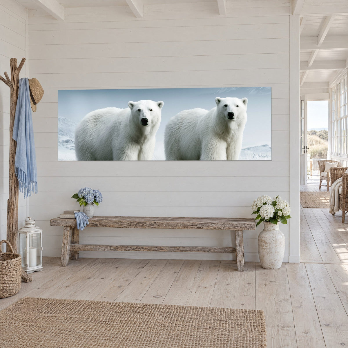 Gemälde Eisbärenpaar Seite an Seite im Schnee, graublauer Himmel, vereiste Berge, in einem Haus am Meer
