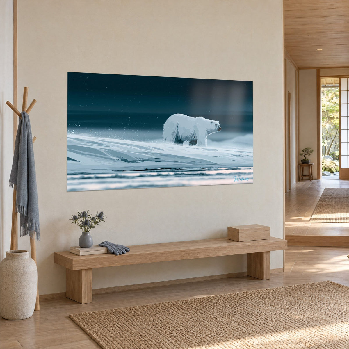 Quadro orso dei ghiacci di profilo, bianco perlato su fondo blu petrolio, appeso in un ingresso japandi in legno chiaro