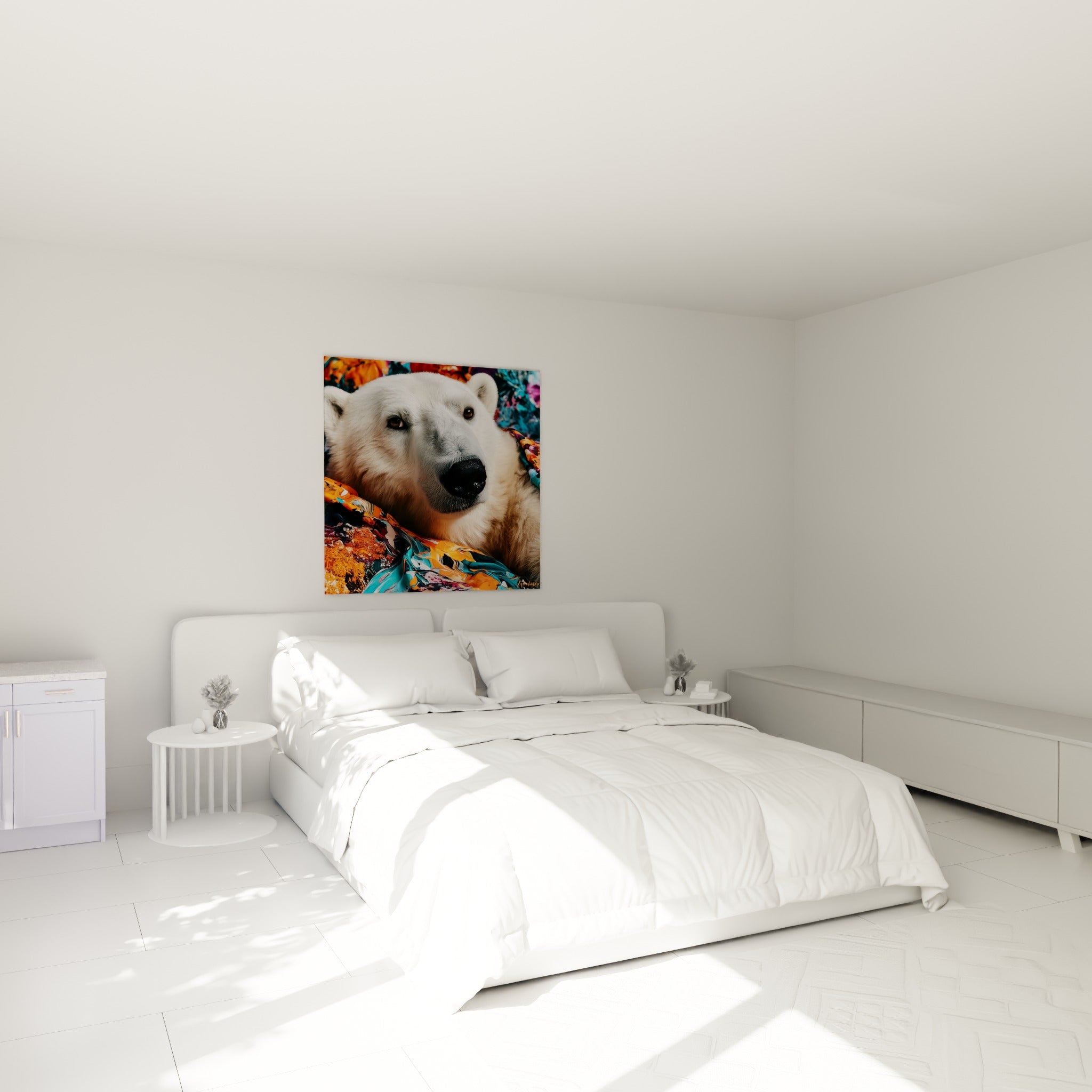 Museau noir et pelage crème de l'ours polaire au-dessus d'un lit dans une chambre claire