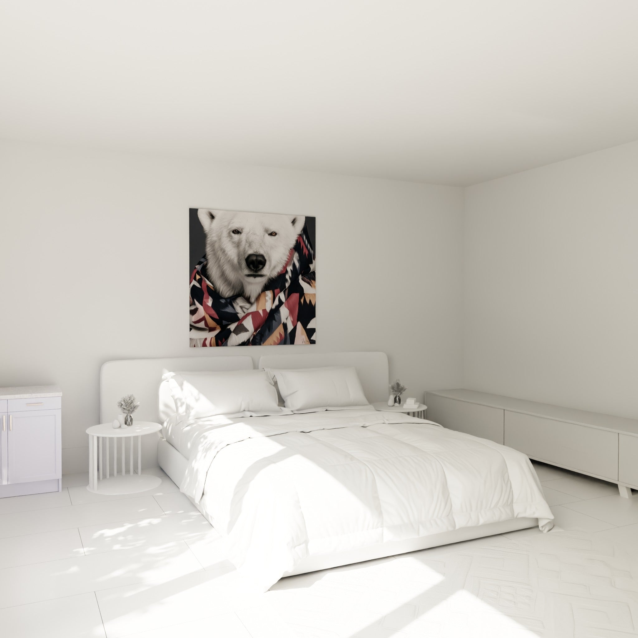 Museau noir d'ours polaire enveloppé de motifs rose et gris, au-dessus d'un lit dans une chambre claire