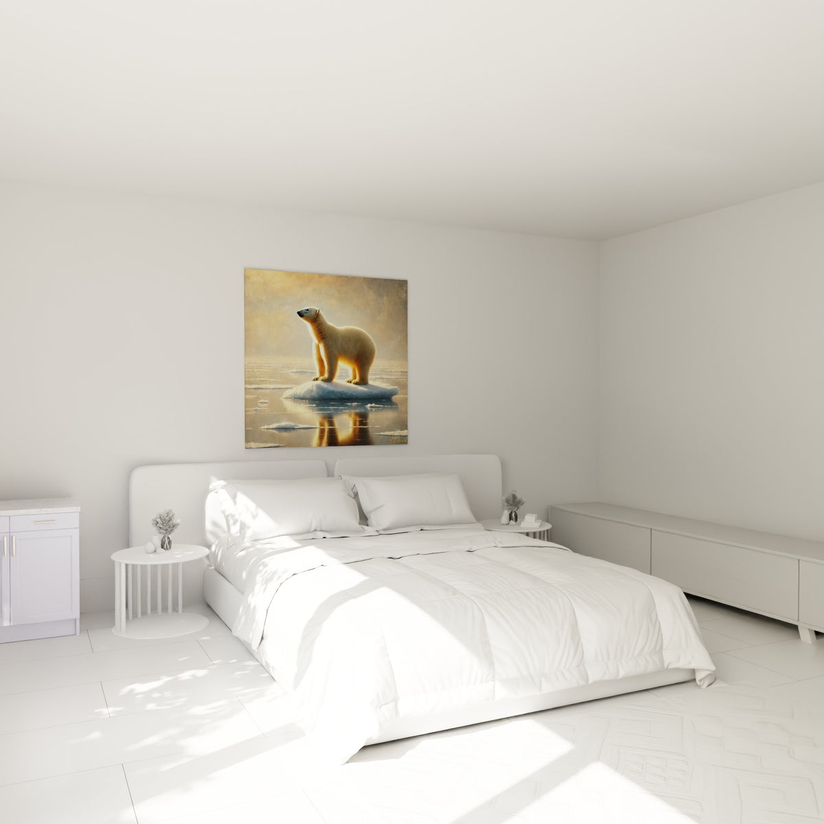 Silhouette d'ours polaire aux teintes ocre et anthracite, accrochée au-dessus d'un lit dans une chambre claire