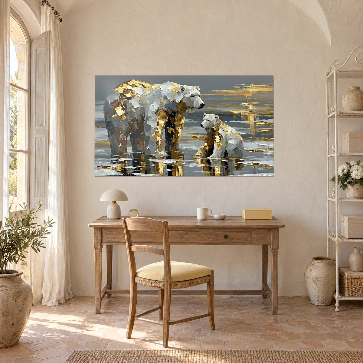 Gemälde arktische Eisbären mit goldenen und silbernen Palettenstrichen, bernsteinfarbene Spiegelungen im Wasser, beige Wand über einem Holzschreibtisch