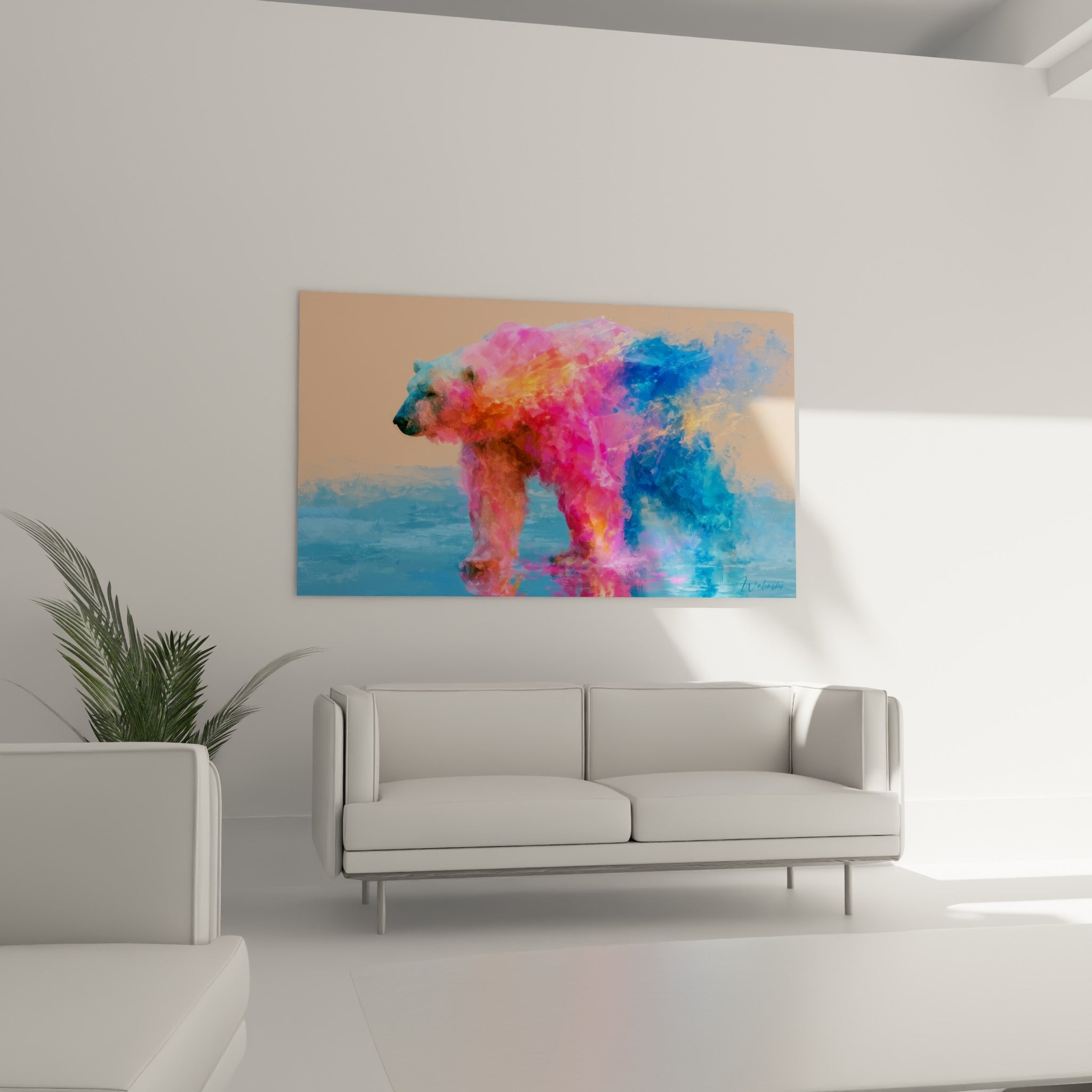 Ours polaire aux teintes orangées et azurées surplombant un canapé dans un salon lumineux