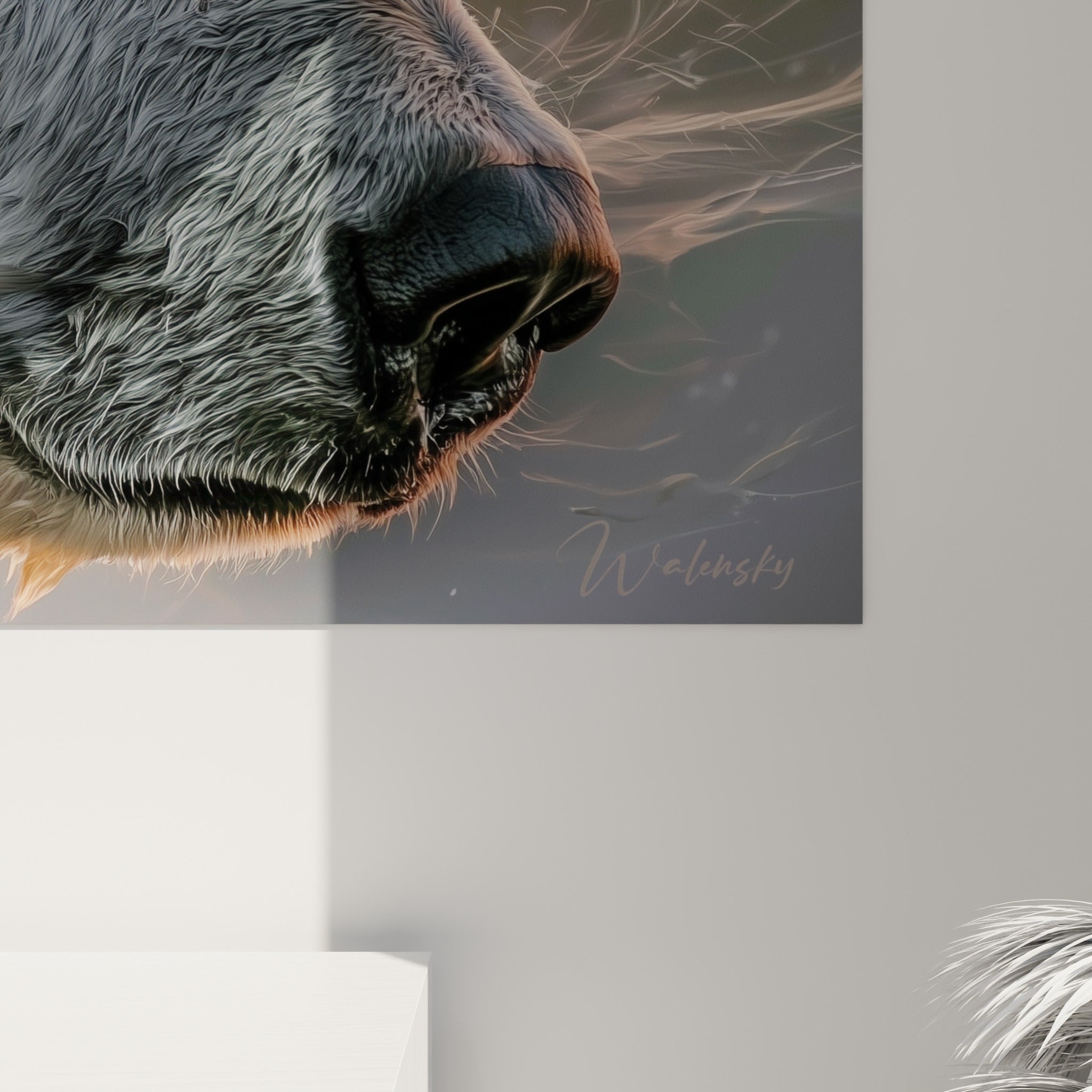Détail du pelage d'ours polaire où le blanc glacé se mêle à des mèches dorées et des touches anthracite