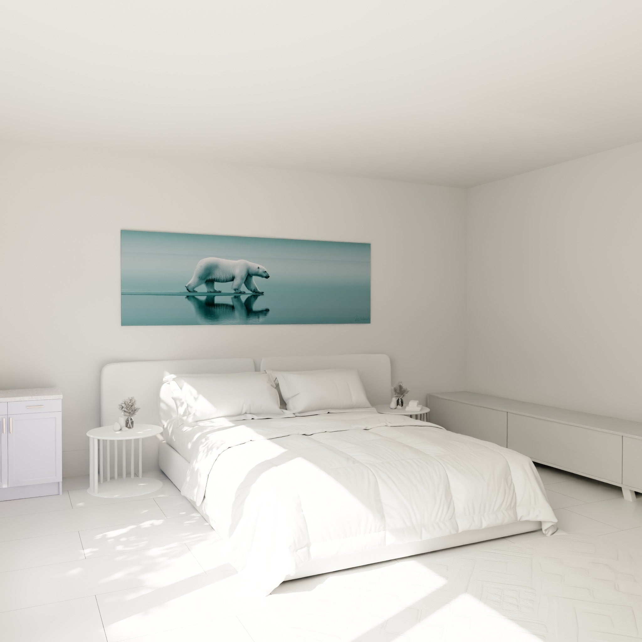 Silhouette d'ours polaire blanc et bleu-gris en marche, accrochée au-dessus d'un lit dans une chambre claire