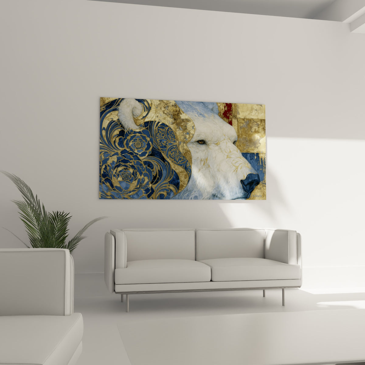 Regard ambré de l'ours polaire entouré de fourrure crème et de motifs dorés, au-dessus d'un canapé dans un salon lumineux