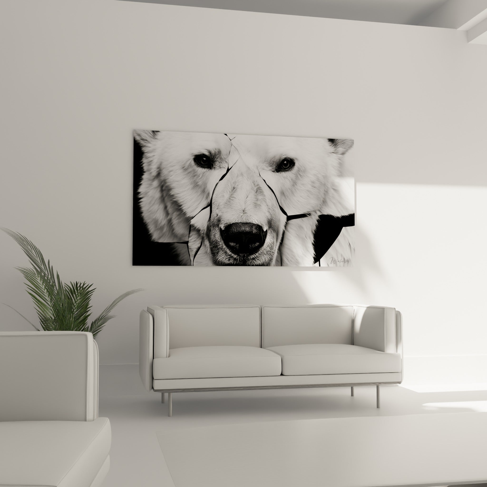 Regard perçant d'ours polaire blanc et anthracite, suspendu au-dessus d'un canapé dans un salon lumineux