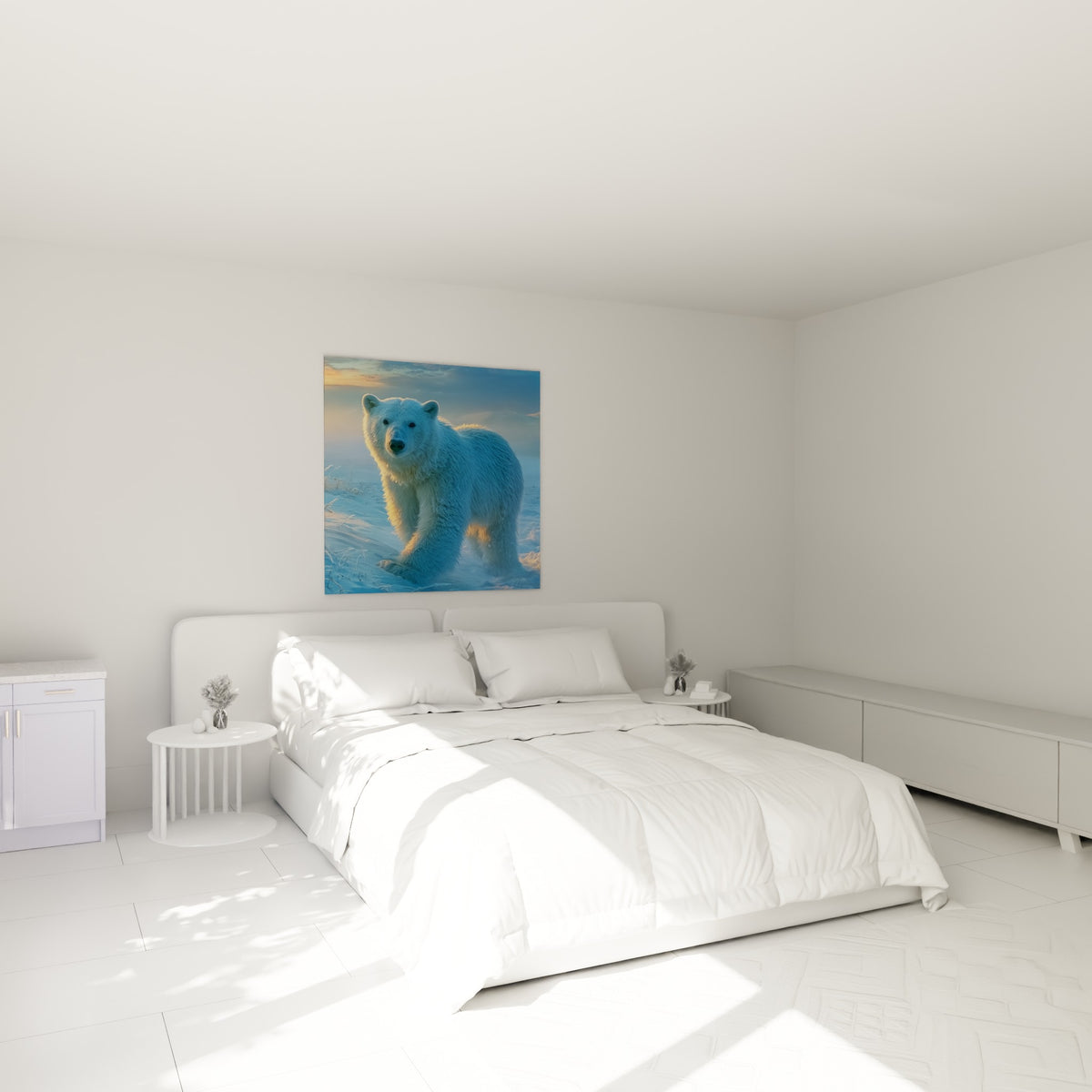 Silhouette massive d'un ours polaire bleu et doré accrochée au-dessus d'un lit dans une chambre claire