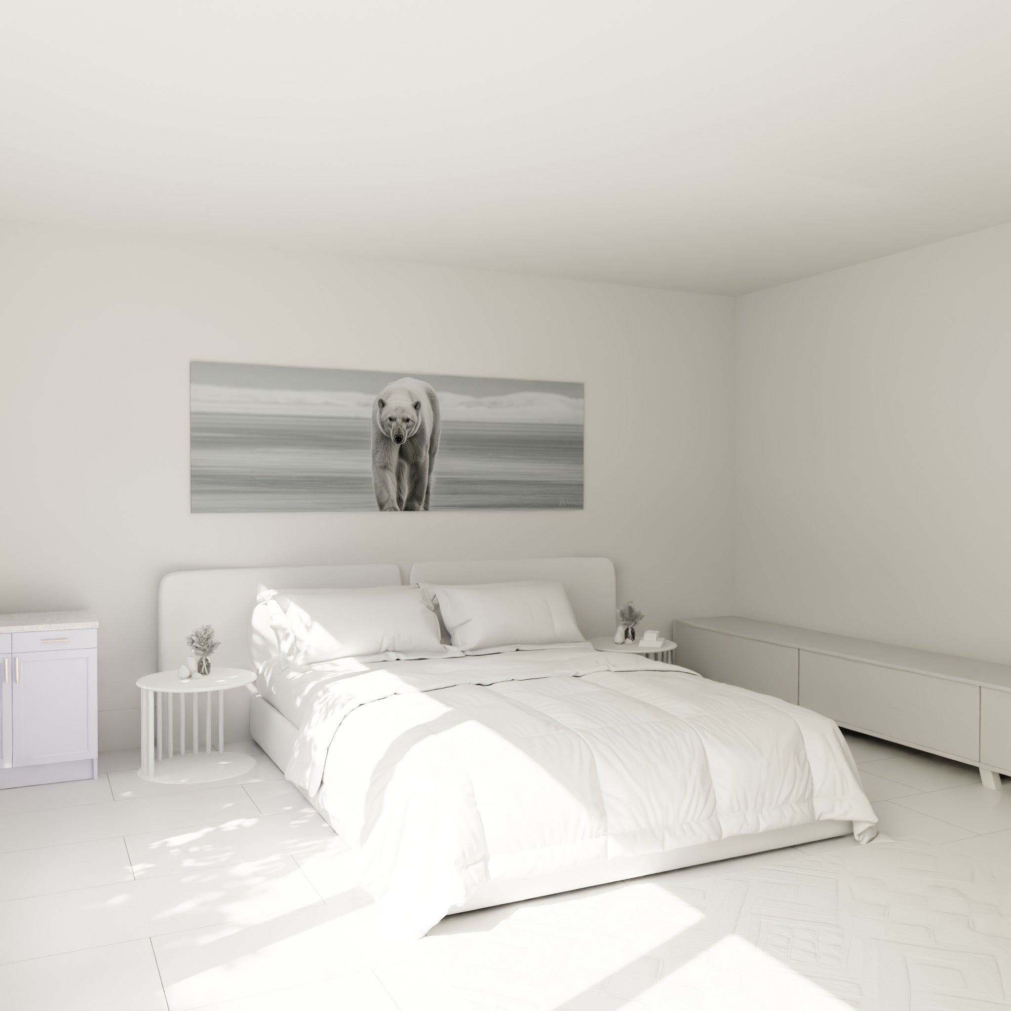 Silhouette imposante d'un ours polaire gris-blanc au-dessus d'un lit dans une chambre claire