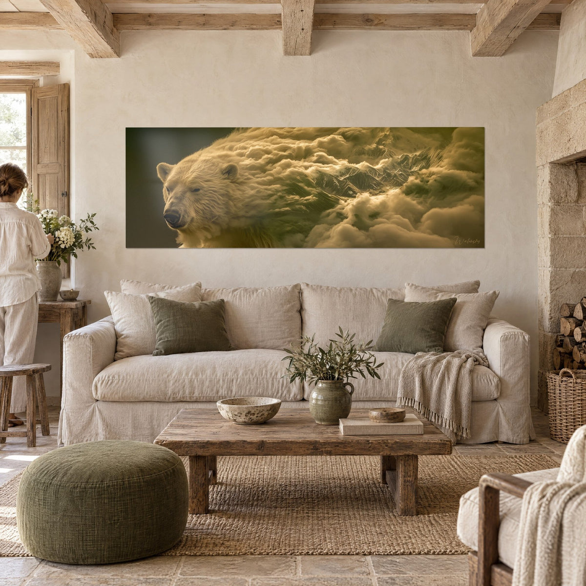 Schilderij ijsbeer met goudocker vacht die versmelt met olijfgroene wolken en toppen, boven een bank in een lichte woonkamer
