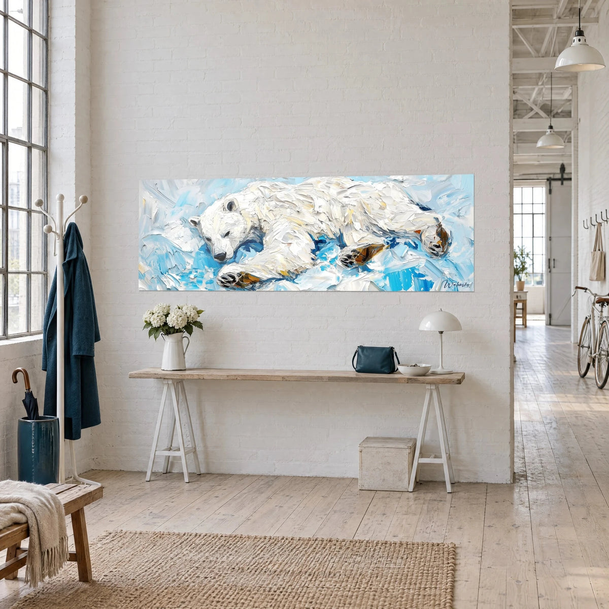 Gemälde zusammengerollter weißer Eisbär, cremefarbene Impasto und azurblaue Akzente, an einer Loftwand im Dreiviertelprofil