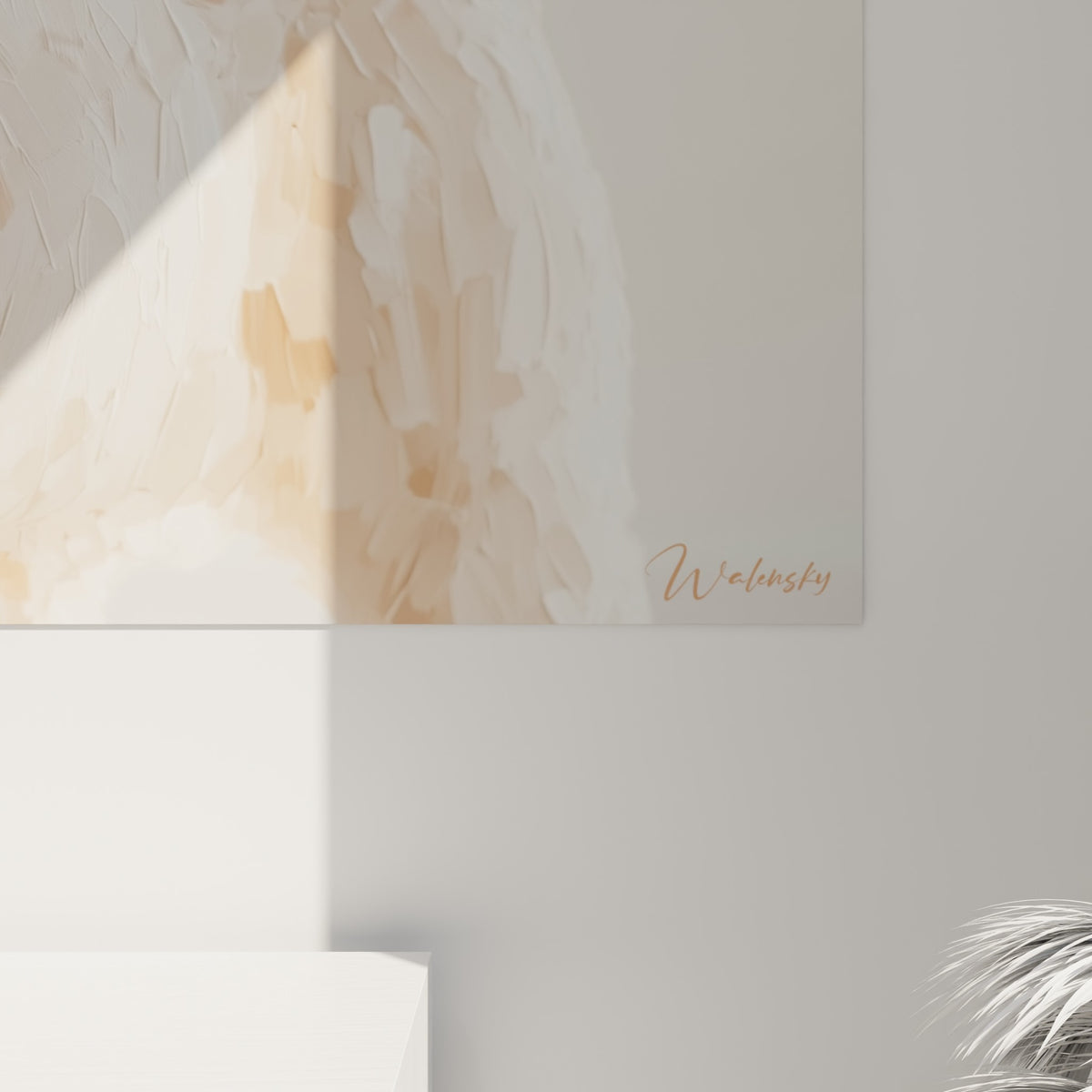 Empâtements crème et rosé de l'ours polaire, matière épaisse et grain visible de la toile accrochée