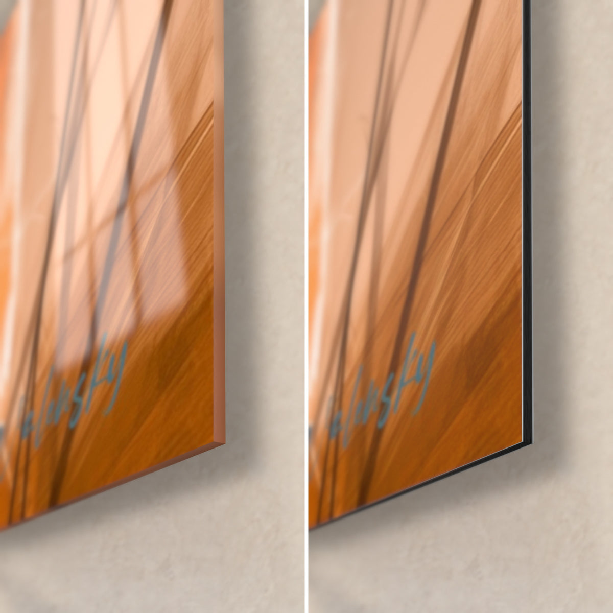 Schilderij staalblauwe ijsbeer met oranje grassen, rechtsonder: glanzend acrylglas links, mat zwarte Dibond-rand rechts