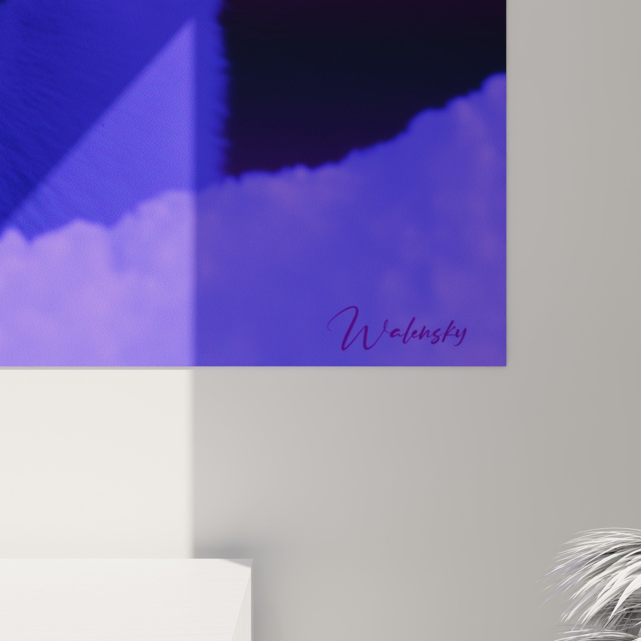 Détail de la matière bleu profond et violet du pelage d'ours polaire, empâtements et jeux de transparence visibles