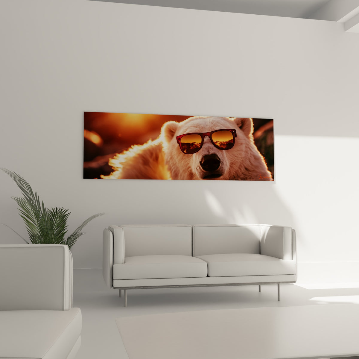 Regard masqué d'ours polaire aux verres orangés et pelage blanc doré, au-dessus d'un canapé dans un salon lumineux